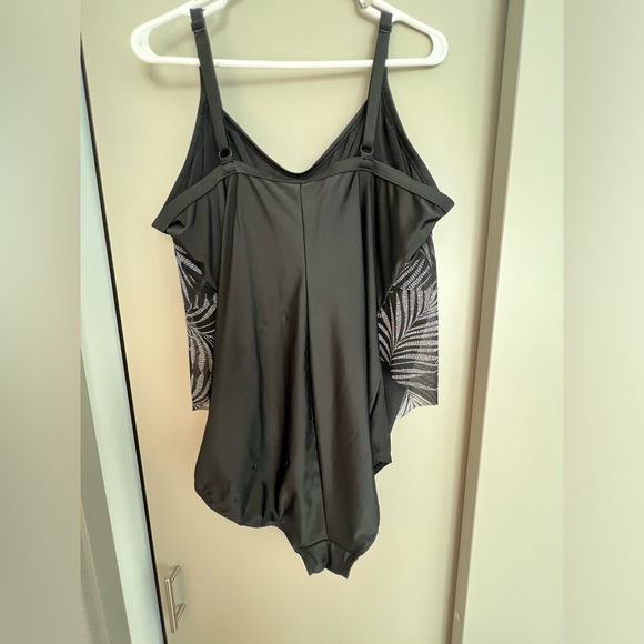 One piece bathing suit (Size 3X) - Picture 2 of 5